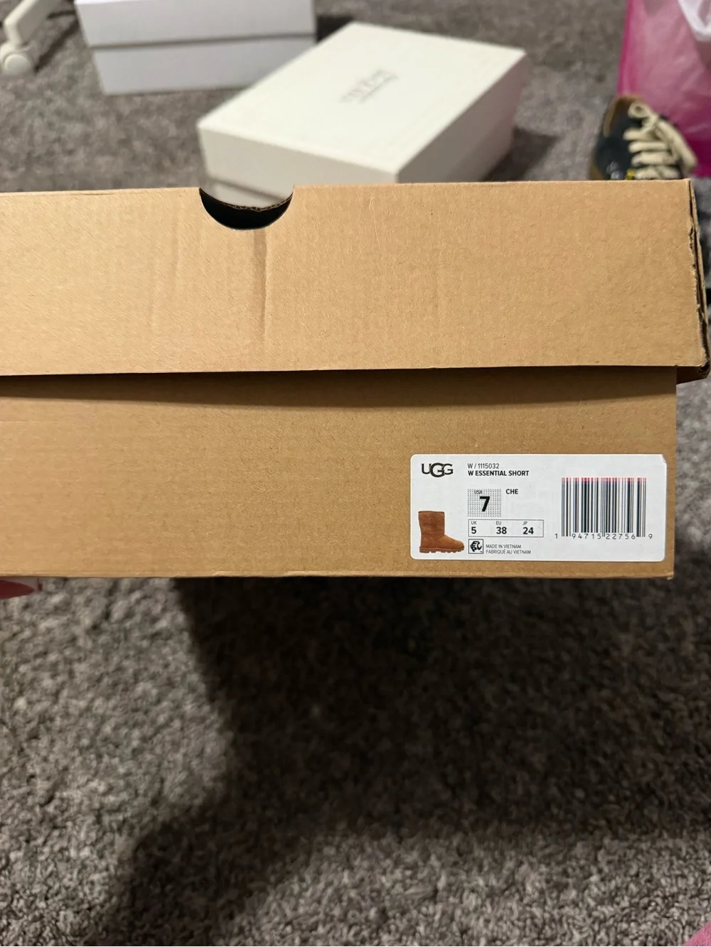 NWT UGG CHESTNUT WOMEN SIZE 7